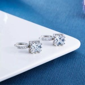 Crystal drop earrings ONLY 1 PAIR LEFT!